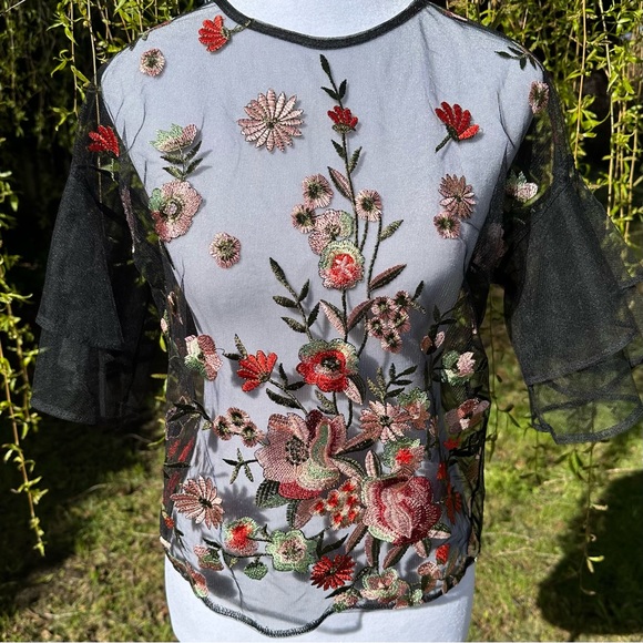 Haute Monde Tops - Haute Monde Sheer Floral Top Size Medium (M)